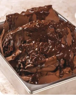 Conquistador variegato MM 5 kg - čokoládovo orieškový krém s kúskami napolitánok